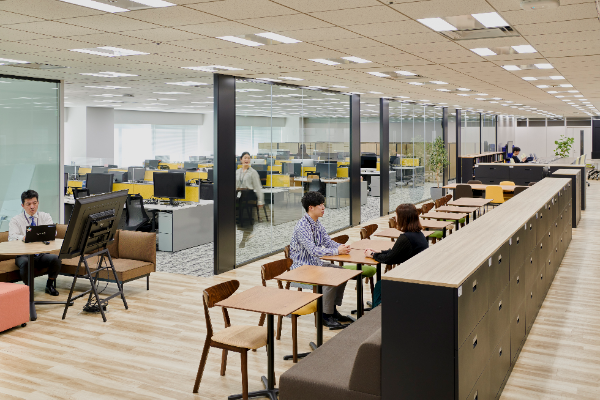 電通国際情報サービス （ISID）のオフィス風景